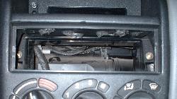 Da fehlt doch was im Radioschacht!?